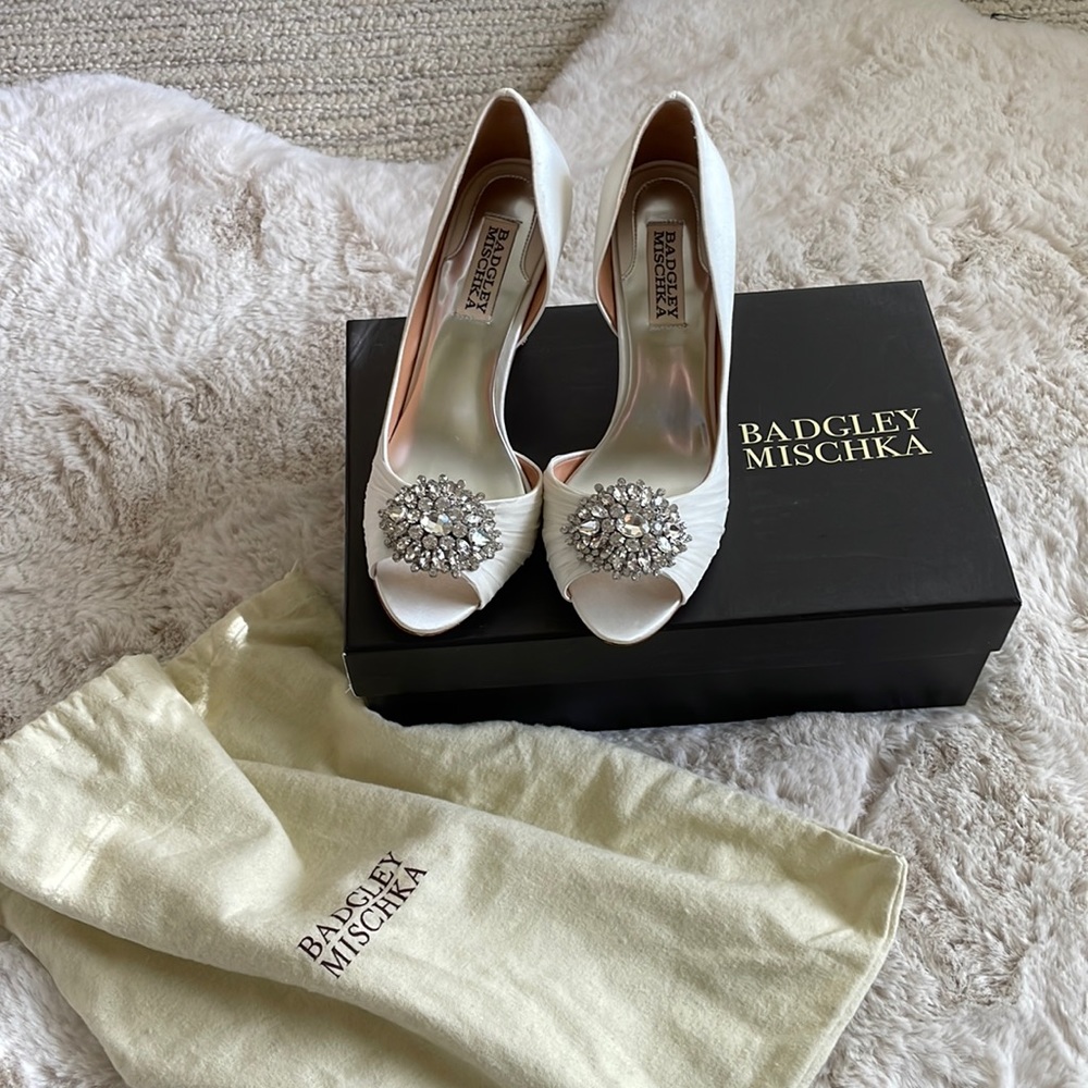 Badgley Mischka Pearson D'Orsay Pump - Ivory